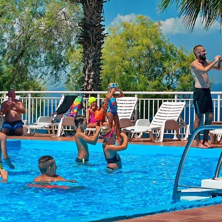 Sissy 3* Kamena Vourla