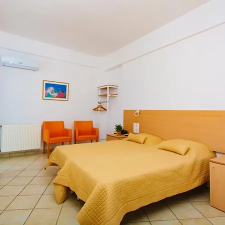 Sissy Hotel Kamena Vourla