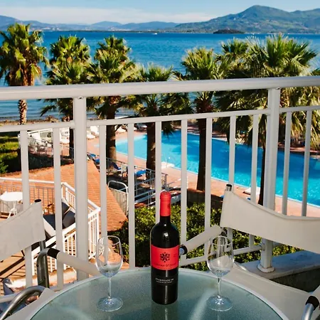 Sissy 3* Kamena Vourla