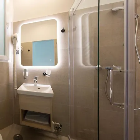 Sissy Hotel Kamena Vourla