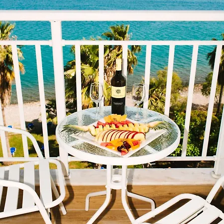 Sissy 3* Kamena Vourla